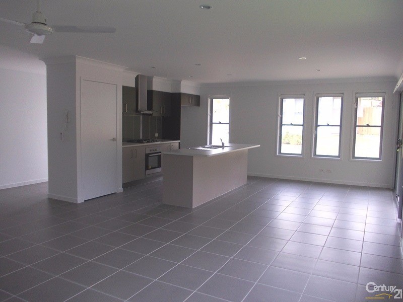 1/2 Pandorea Crt, Noosaville QLD 4566