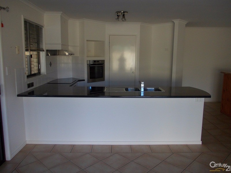 50 Lake Entrance Bvd, Noosaville QLD 4566