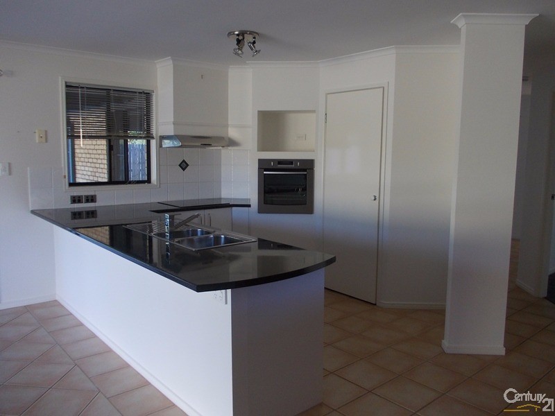 50 Lake Entrance Bvd, Noosaville QLD 4566