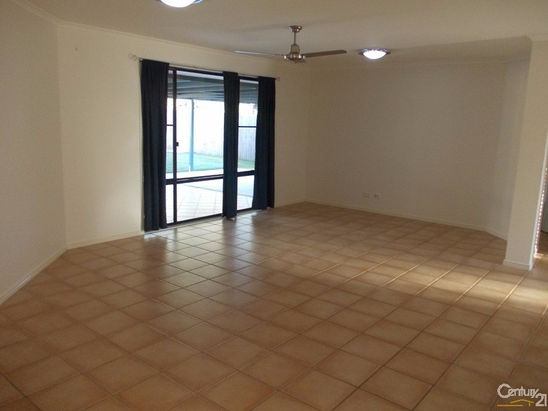 50 Lake Entrance Bvd, Noosaville QLD 4566