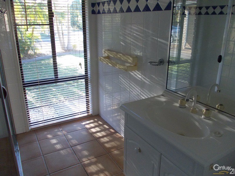 50 Lake Entrance Bvd, Noosaville QLD 4566