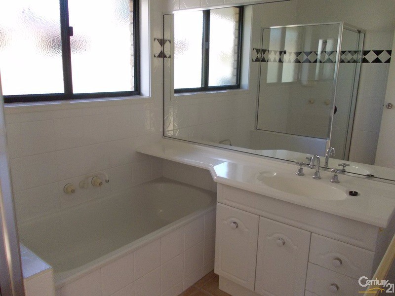 50 Lake Entrance Bvd, Noosaville QLD 4566