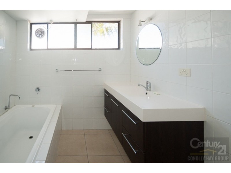 1/4 Berrima Row, Noosa Heads QLD 4567