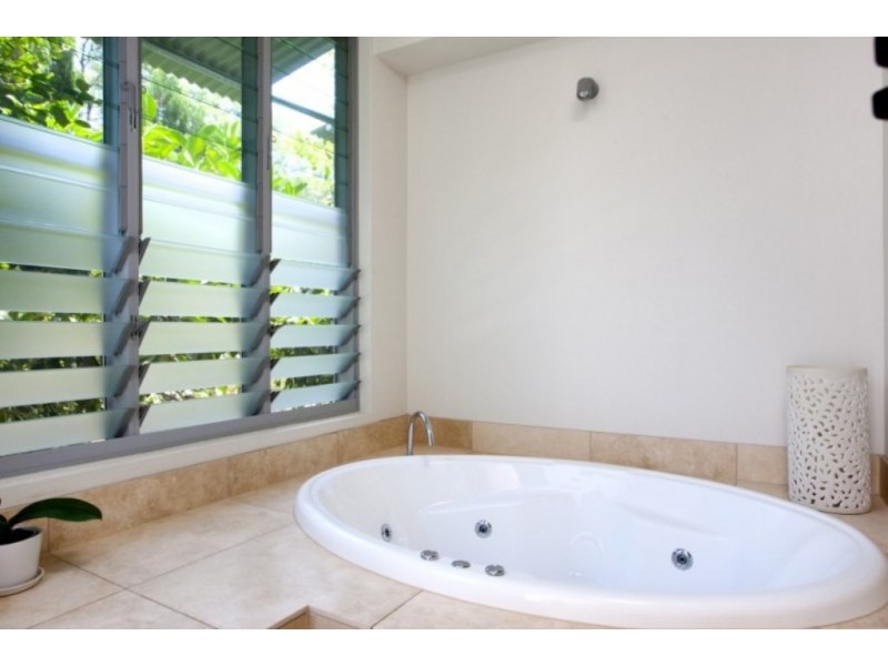 1/8 Serenity Close, Noosa Heads QLD 4567