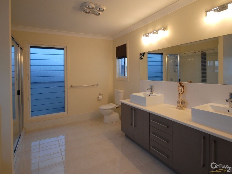 71 Endeavour Way, Eli Waters QLD 4655