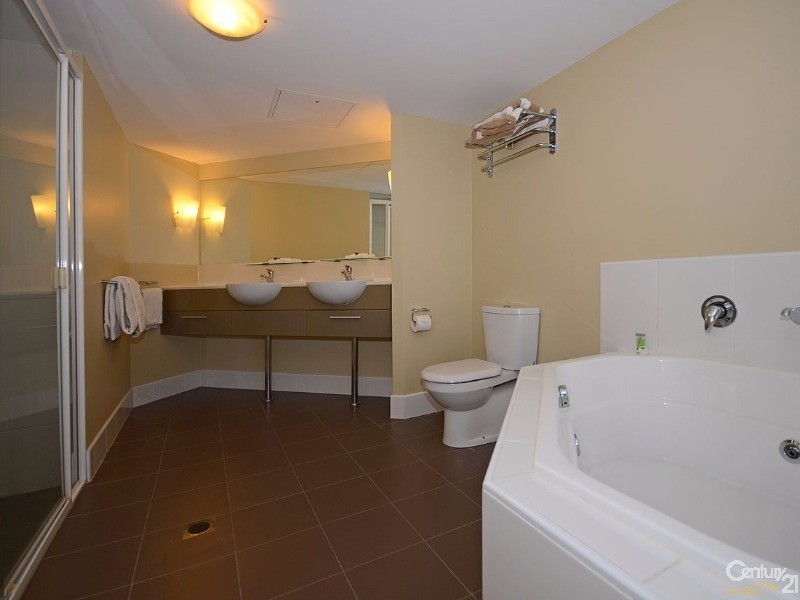 124/569 Esplanade, Urangan QLD 4655