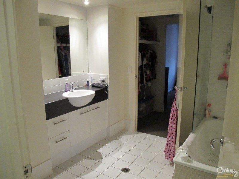 12/68 Pulgul Street, Urangan QLD 4655