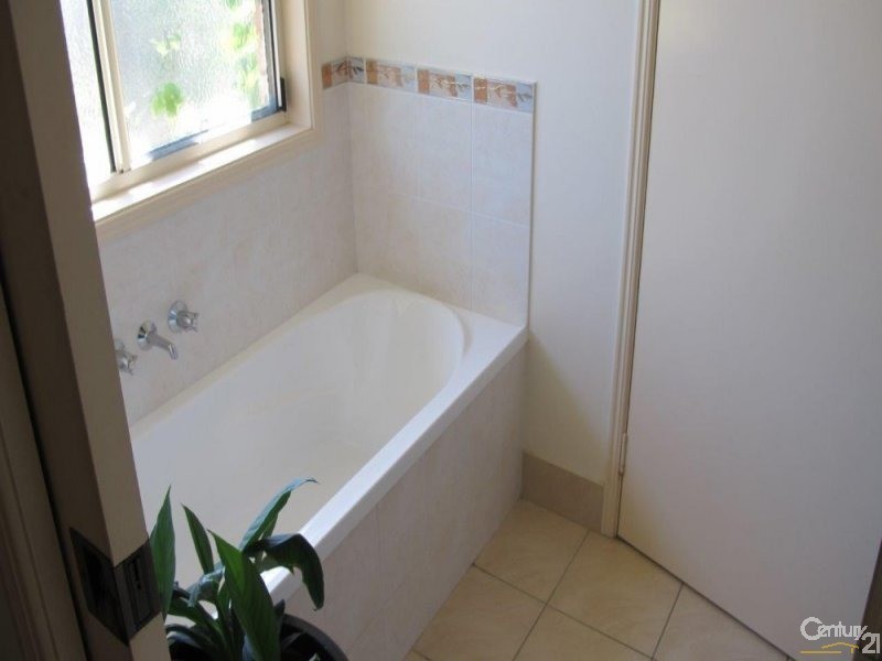 4 GUMTREE DVE, Urraween QLD 4655