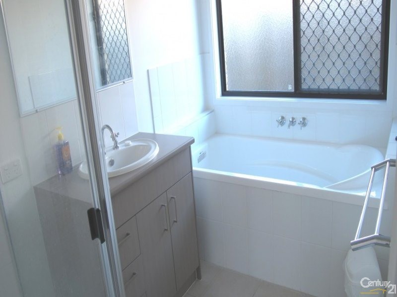 5 Burke Court, Urraween QLD 4655