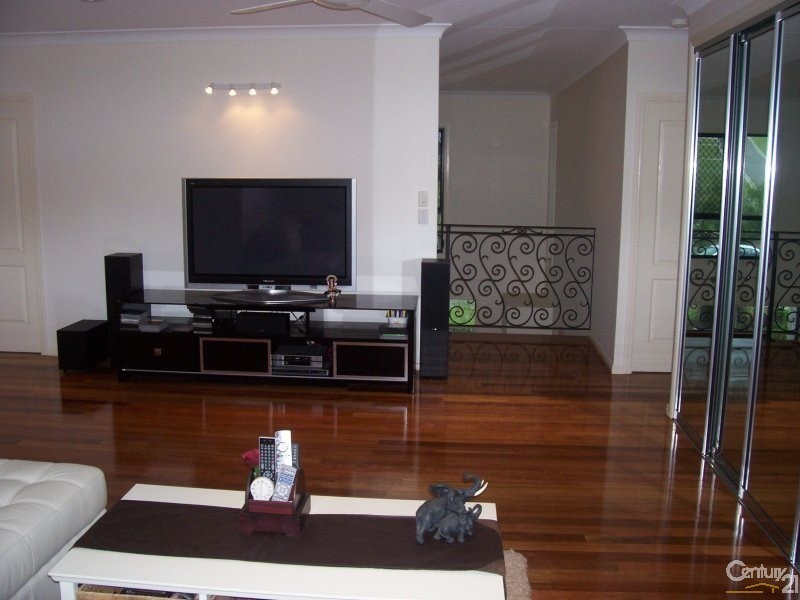 6 Mac Stocks Drive, Dundowran Beach QLD 4655