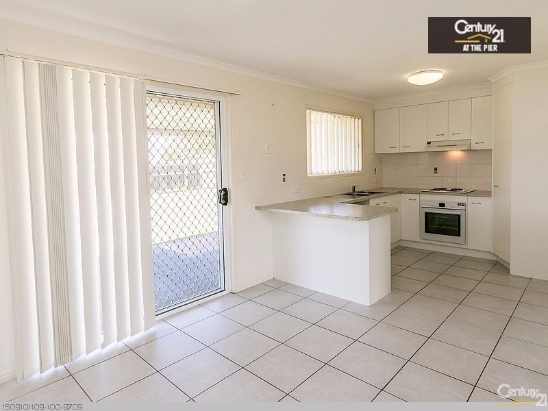 30 Topaz Circuit, Urangan QLD 4655