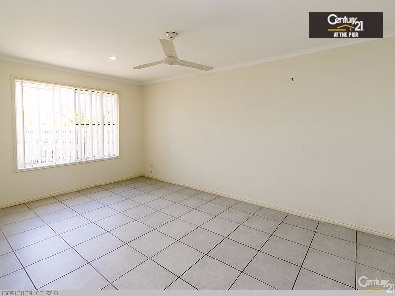30 Topaz Circuit, Urangan QLD 4655