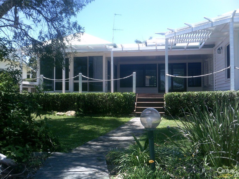 77 Esplanade, Point Vernon QLD 4655