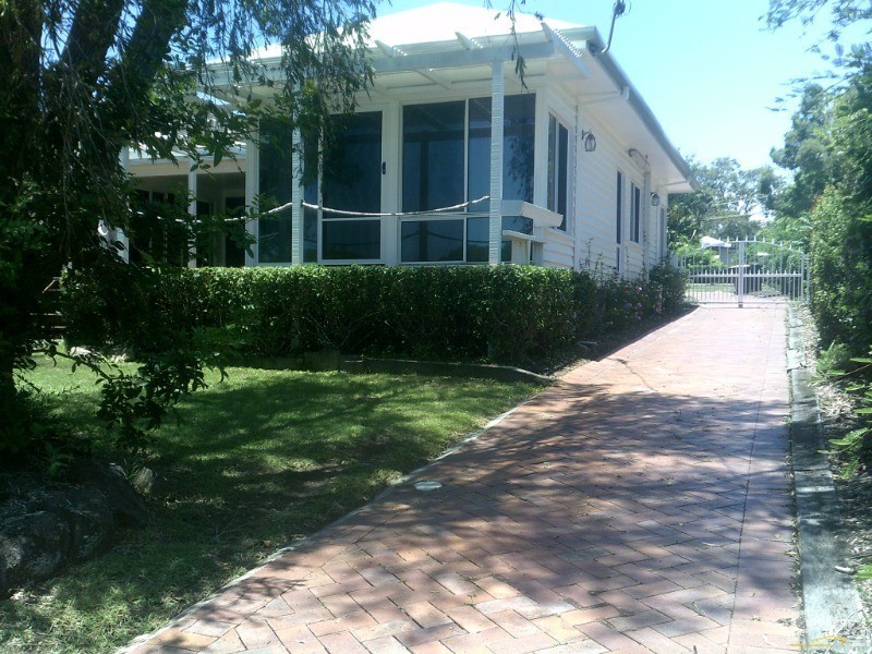 77 Esplanade, Point Vernon QLD 4655