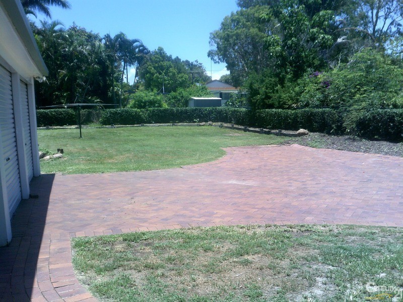 77 Esplanade, Point Vernon QLD 4655