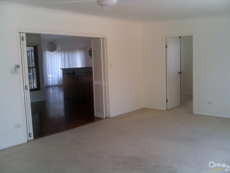 77 Esplanade, Point Vernon QLD 4655