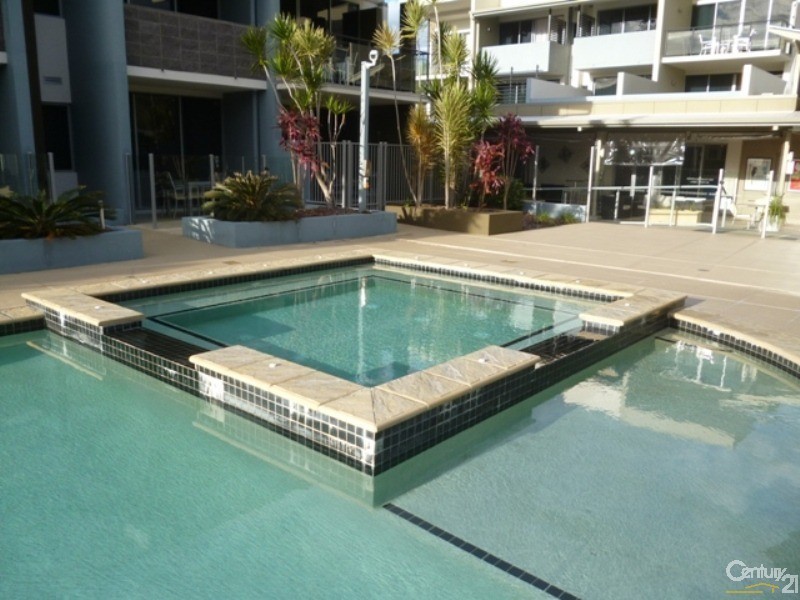 2102/627 Esplanade, Urangan QLD 4655