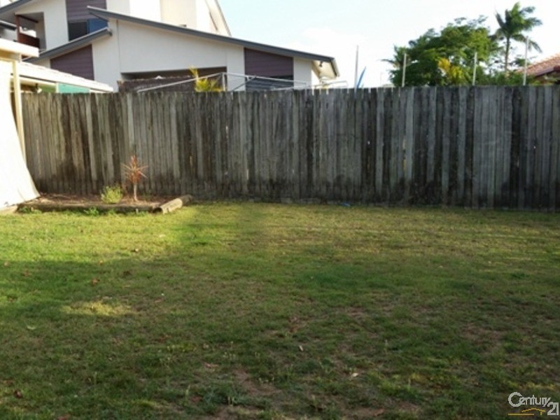 1/5 Ian Street, Kawungan QLD 4655