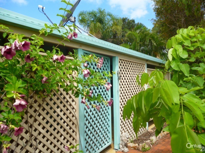 16 Preston Street, Point Vernon QLD 4655