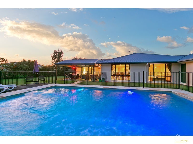 3 Couran Court, Redland Bay QLD 4165