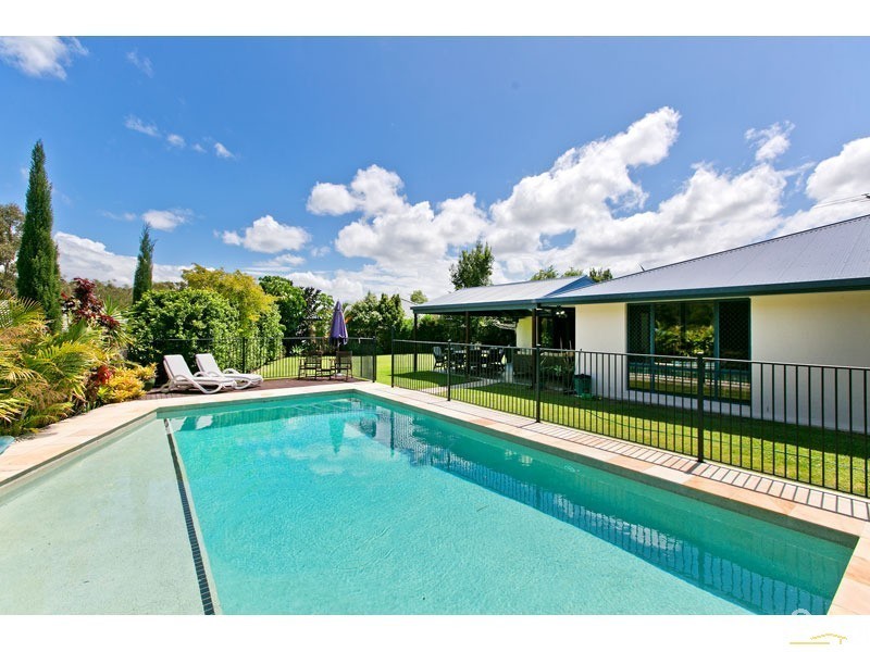 3 Couran Court, Redland Bay QLD 4165