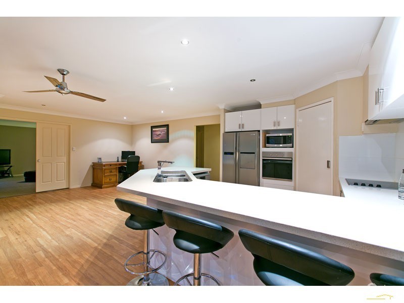 3 Couran Court, Redland Bay QLD 4165