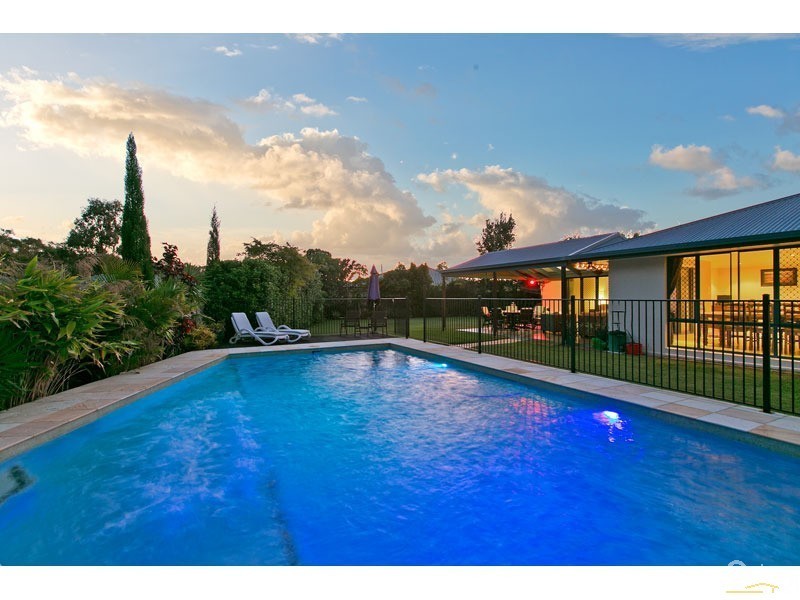 3 Couran Court, Redland Bay QLD 4165