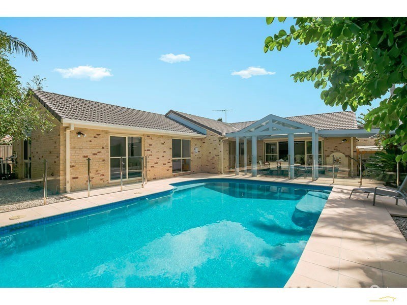 17 Adrian Street, Victoria Point QLD 4165