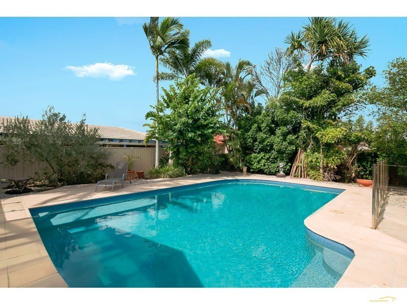 17 Adrian Street, Victoria Point QLD 4165