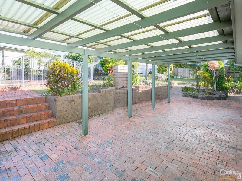 2 Banksia Street, Redland Bay QLD 4165