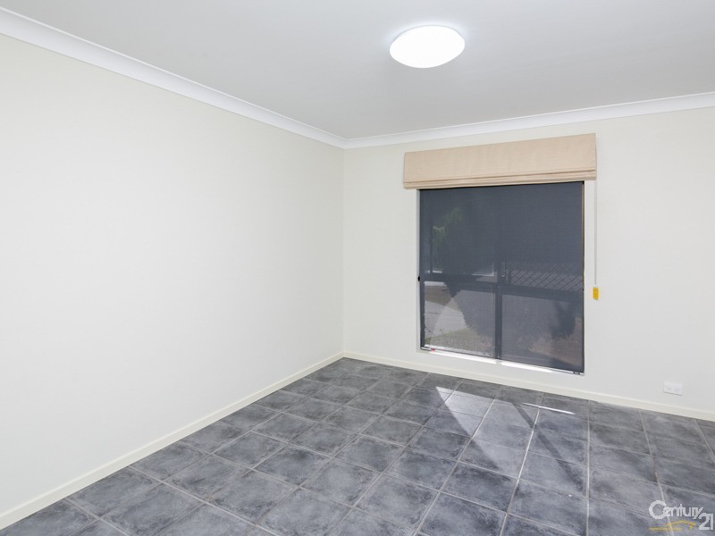 2 Banksia Street, Redland Bay QLD 4165