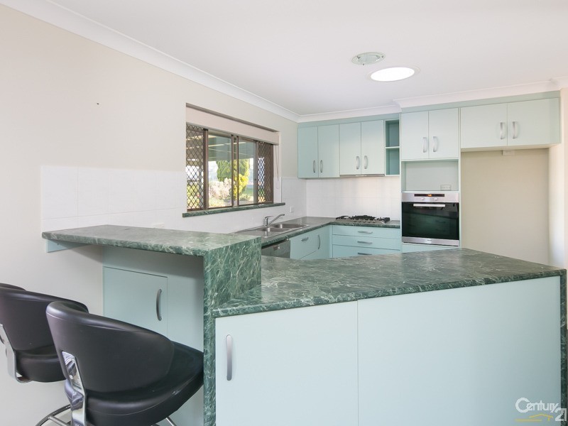 2 Banksia Street, Redland Bay QLD 4165
