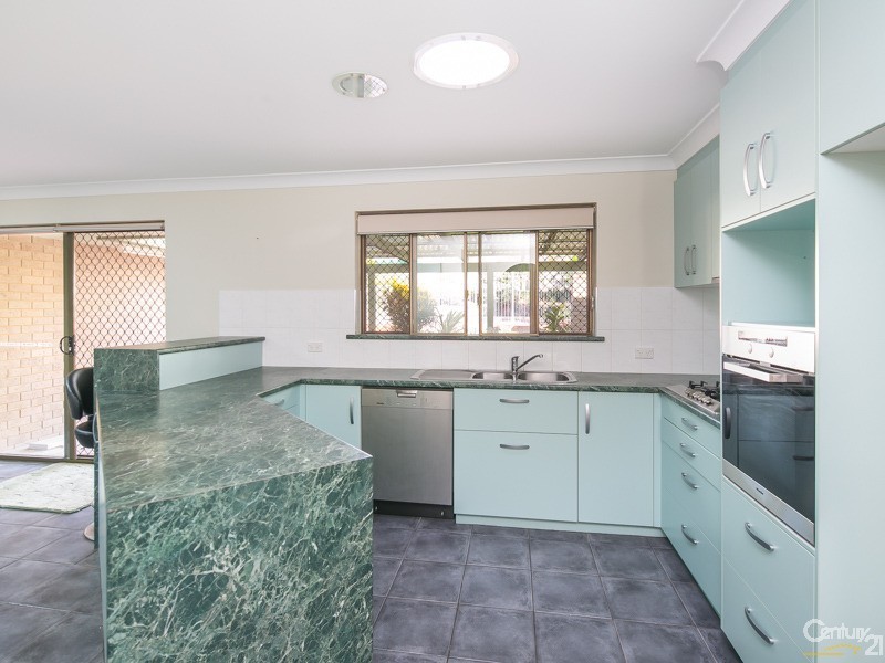 2 Banksia Street, Redland Bay QLD 4165
