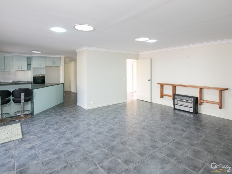 2 Banksia Street, Redland Bay QLD 4165