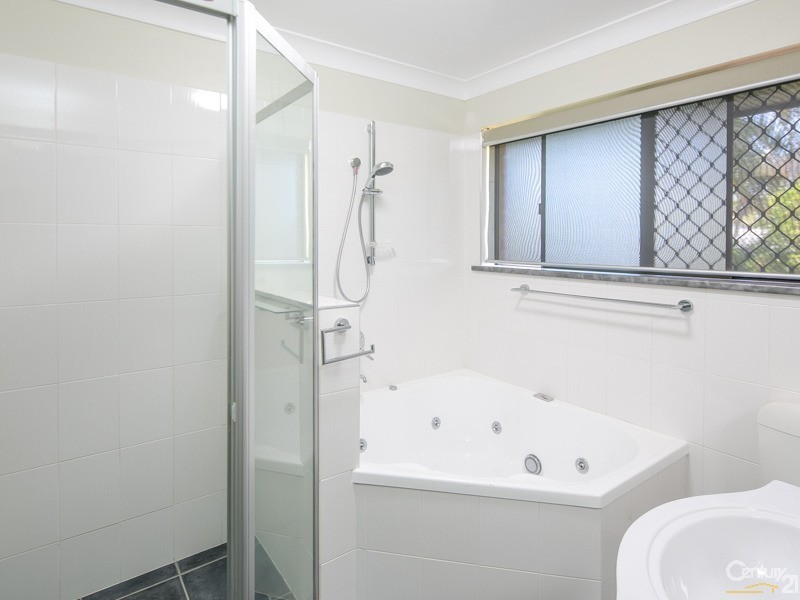 2 Banksia Street, Redland Bay QLD 4165