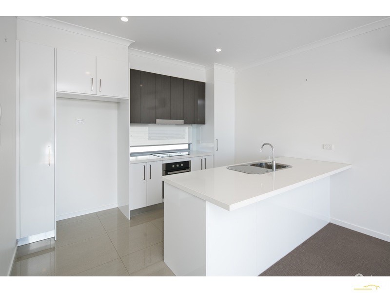 25-27 Passage Street, Cleveland QLD 4163