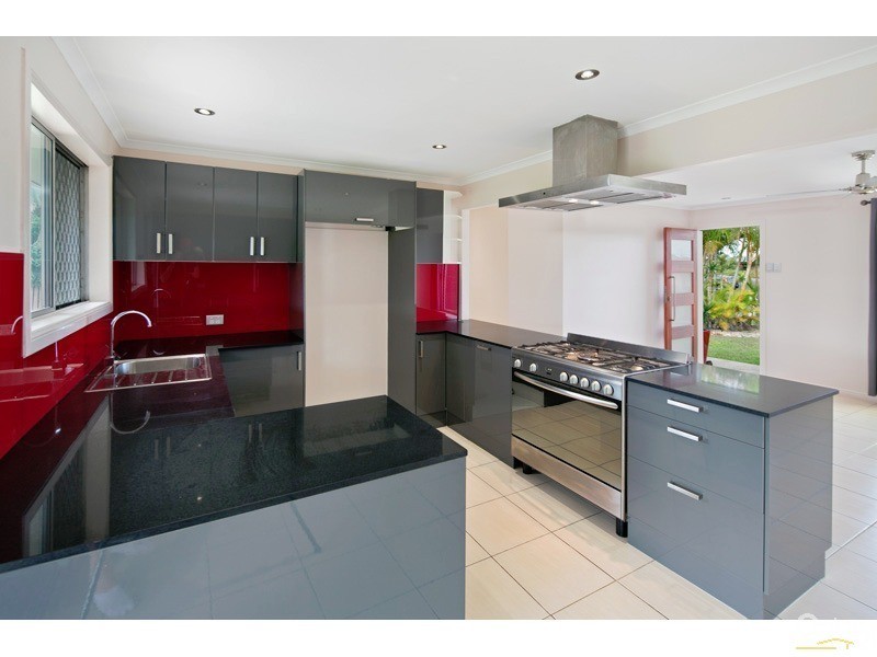 5 Heron Court, Birkdale QLD 4159