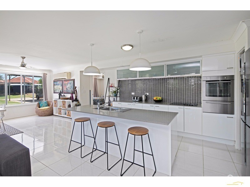 12 Bangalow St, Victoria Point QLD 4165