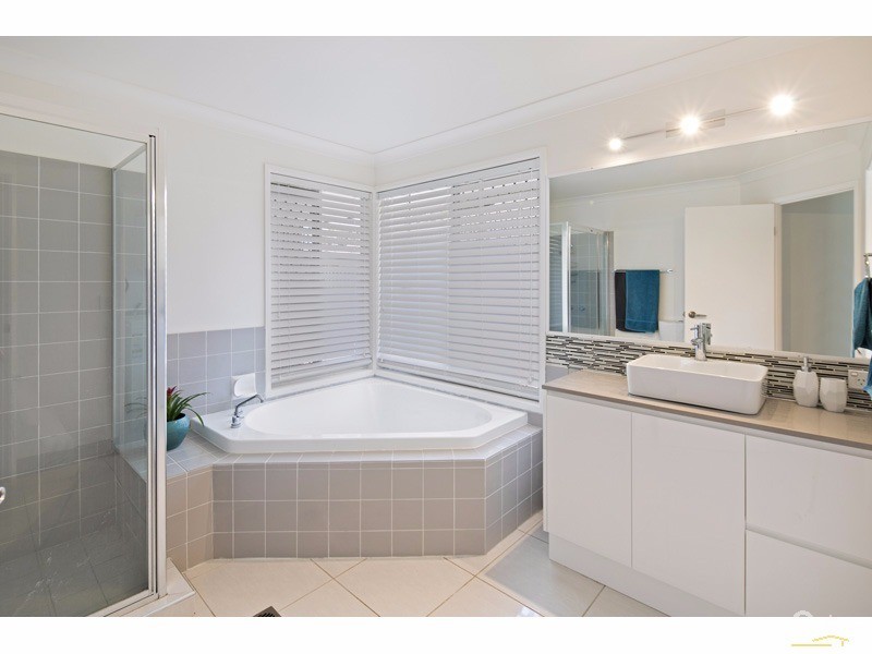 12 Bangalow St, Victoria Point QLD 4165