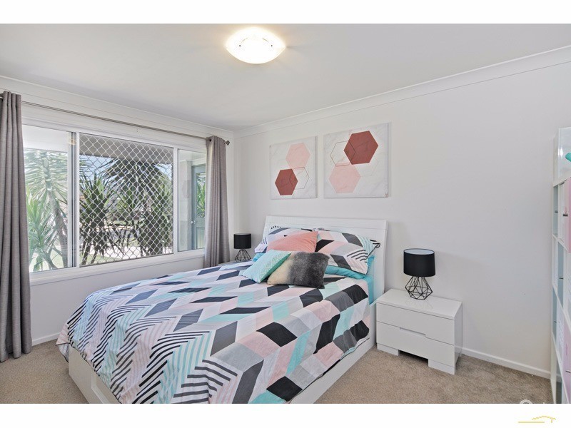 12 Bangalow St, Victoria Point QLD 4165