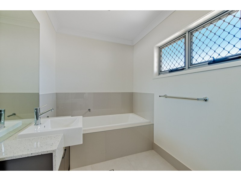 15 Mapleton Crescent, Capalaba QLD 4157