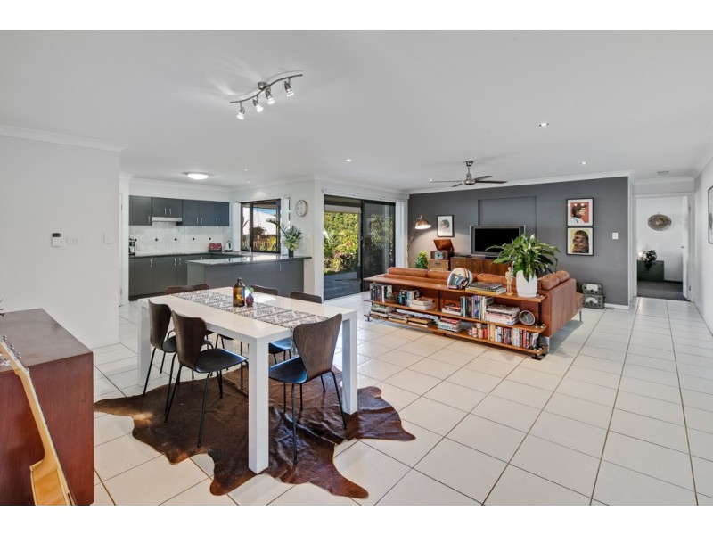 16 Cole Street, Redland Bay QLD 4165