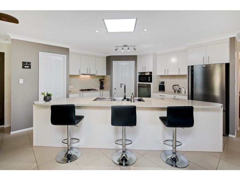 13 Attenborough Circuit, Redland Bay QLD 4165