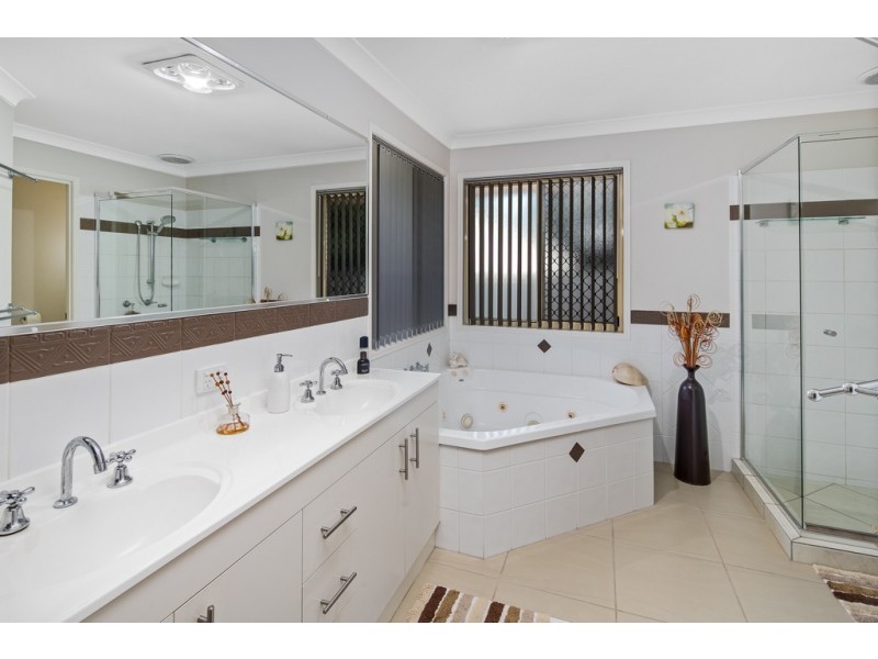 13 Attenborough Circuit, Redland Bay QLD 4165