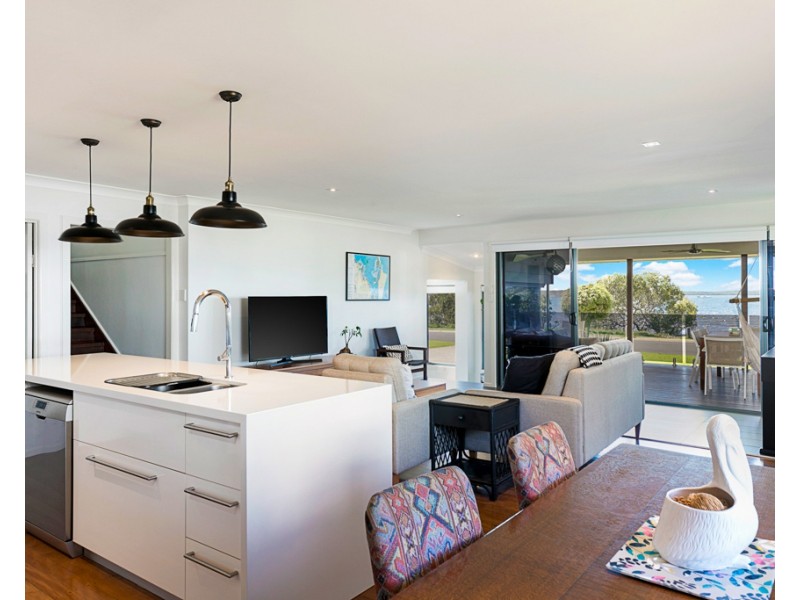 41 Thompson Esplanade, Victoria Point QLD 4165