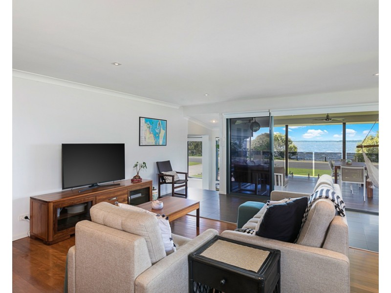 41 Thompson Esplanade, Victoria Point QLD 4165