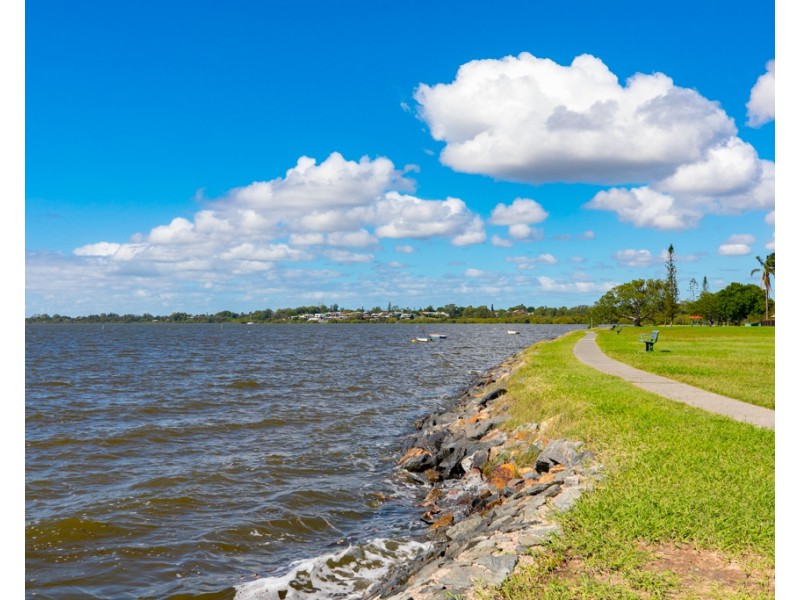 41 Thompson Esplanade, Victoria Point QLD 4165
