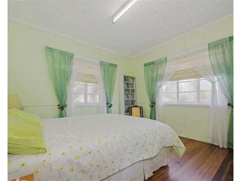 4  Elm Street, Wynnum QLD 4178
