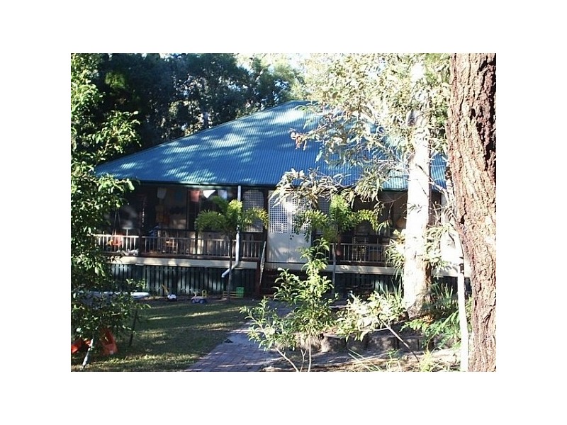 8 Erobin Street, Coochiemudlo Island QLD 4184