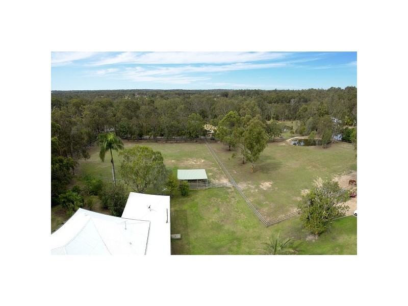 8 Avalon  Road, Sheldon QLD 4157